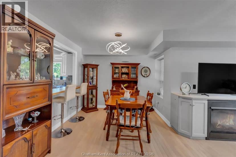10 Van Allen AVENUE Unit# 201 — photo 31 of 40