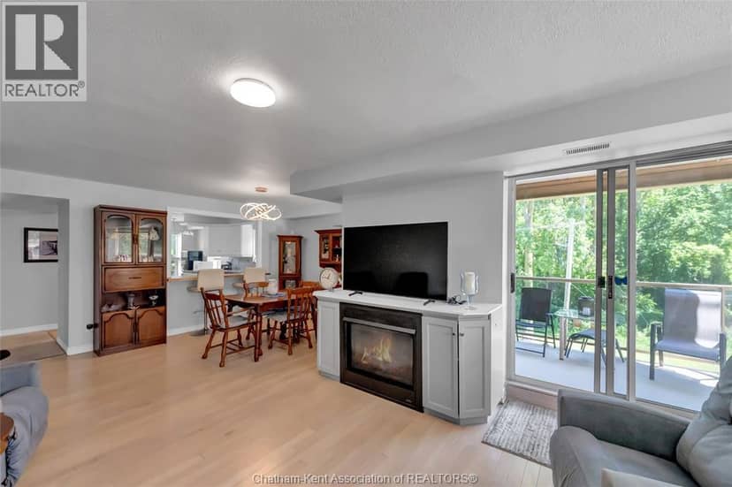 10 Van Allen AVENUE Unit# 201 — photo 37 of 40