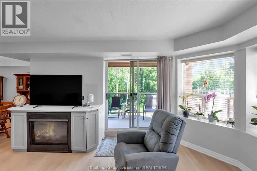 10 Van Allen AVENUE Unit# 201 — photo 38 of 40