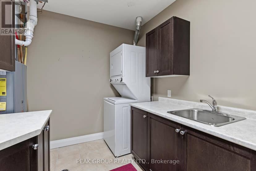 106 - 26 Wellington Street — photo 9 of 12