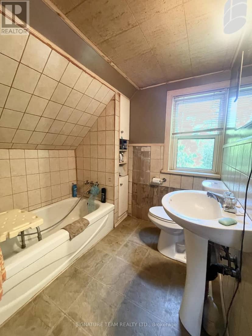 207 Jane Street — photo 10 of 10