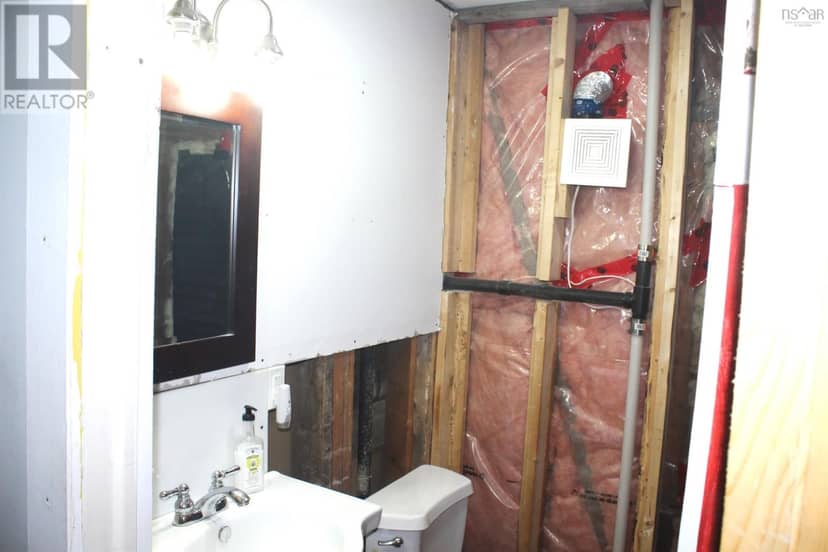 9916 St Margarets Bay Road — photo 14 of 40