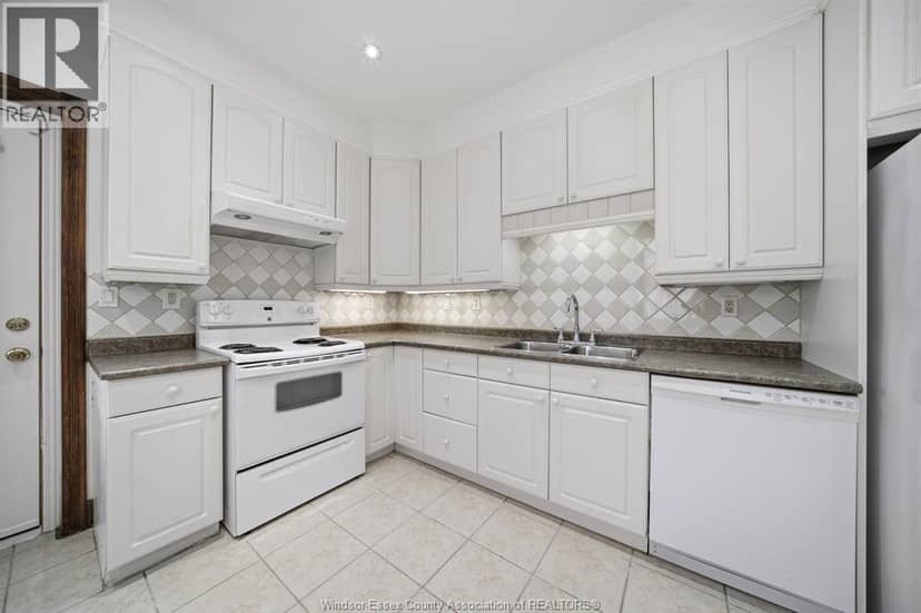 265 MACNAB STREET North — photo 10 of 34