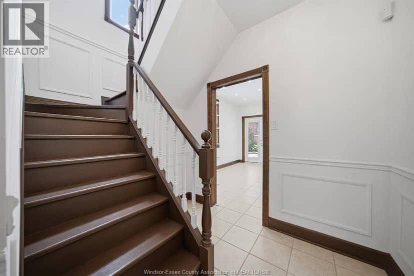 265 MACNAB STREET North — photo 13 of 34