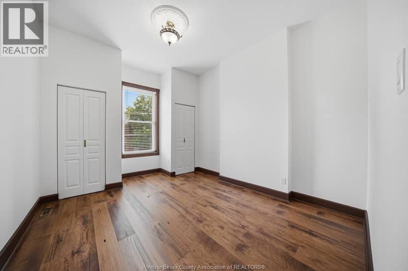 265 MACNAB STREET North — photo 18 of 34