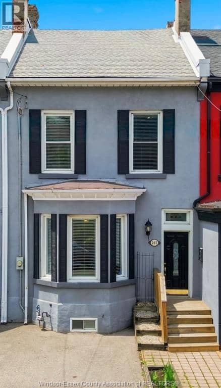 265 MACNAB STREET North — photo 2 of 34
