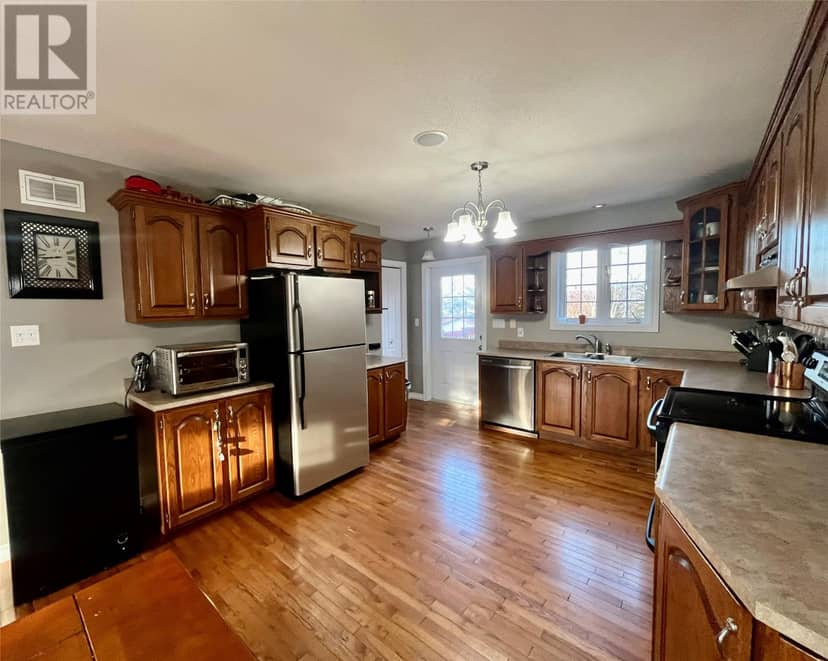 17 Hillview Avenue — photo 8 of 31