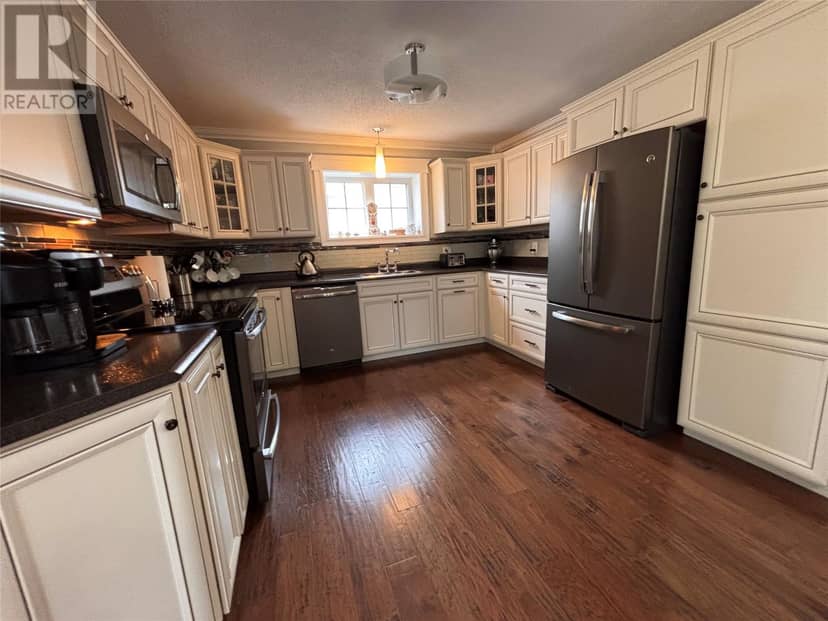 10 Riverbank Road, Deer Lake, photo 6
