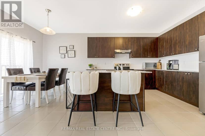 322 Russell Street — photo 8 of 33