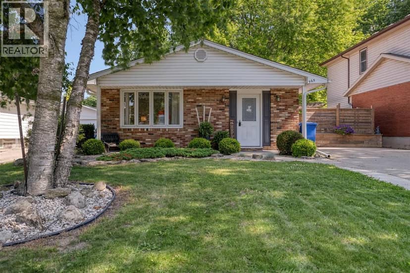 565 Plympton Street, Plympton-Wyoming