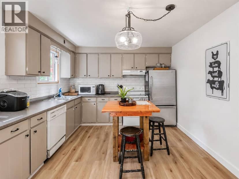 565 Plympton Street — photo 12 of 35