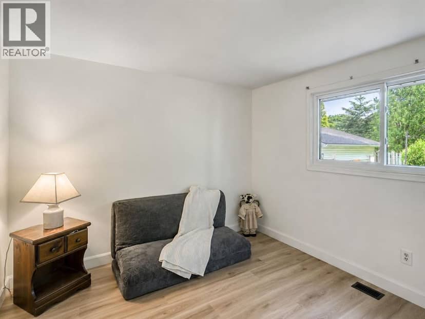 565 Plympton Street — photo 15 of 35