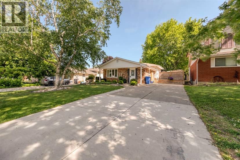 565 Plympton Street, Plympton-Wyoming, photo 2