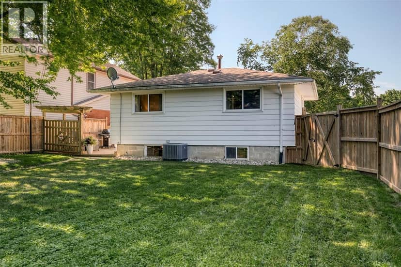 565 Plympton Street — photo 31 of 35