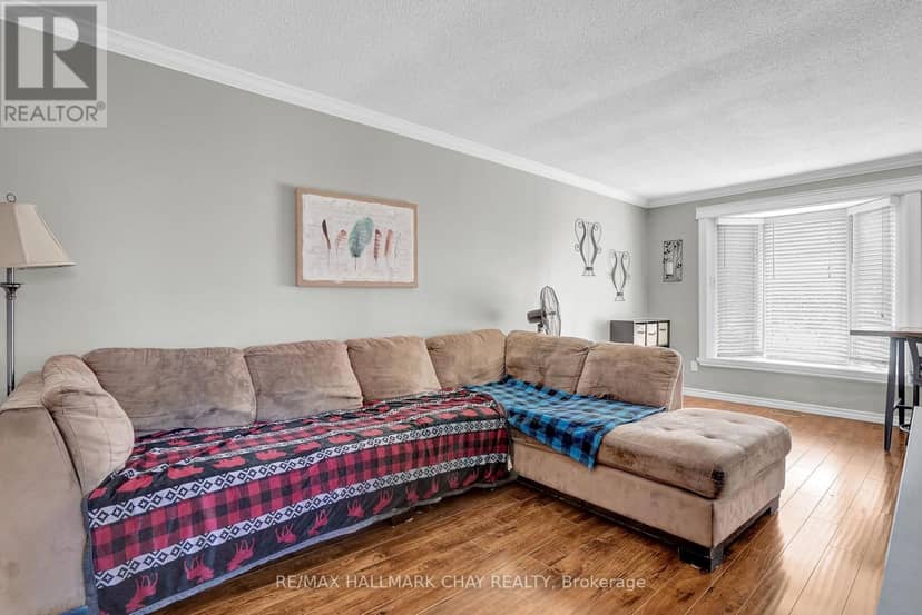 16 Austen Lane — photo 9 of 35