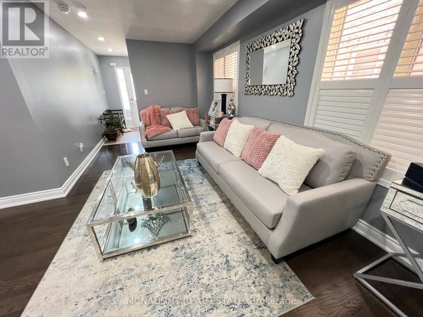117 Crown Victoria Drive — photo 8 of 35