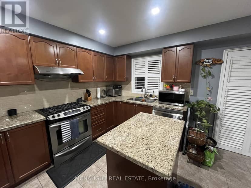 117 Crown Victoria Drive — photo 12 of 35