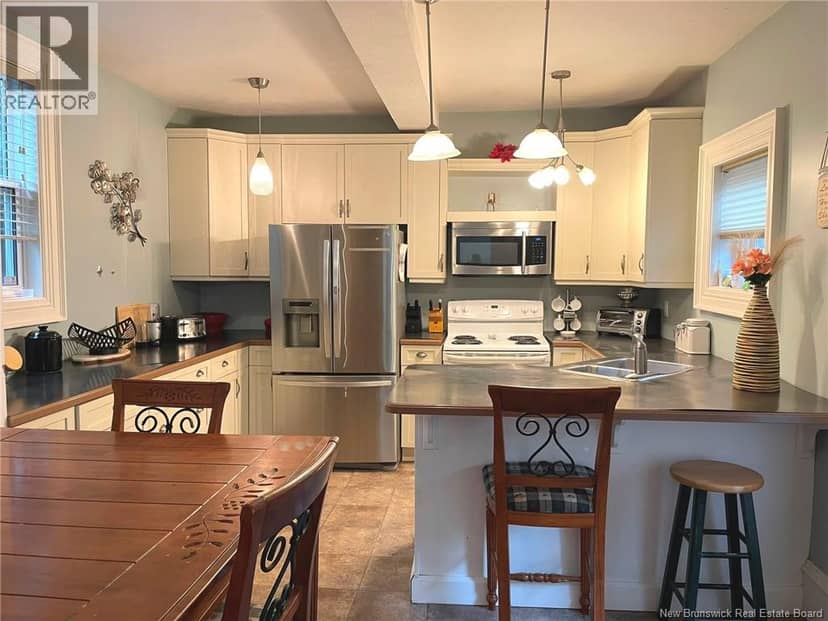 105 Gordon Street — photo 4 of 29
