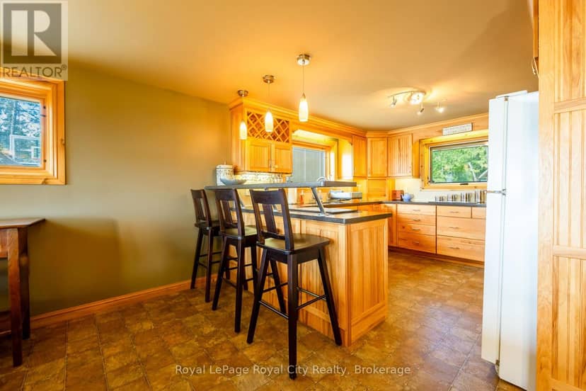 584 Warner Bay Road — photo 9 of 32