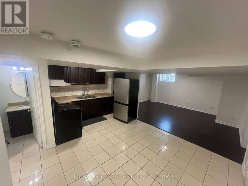 117 Crown Victoria Drive — photo 32 of 35