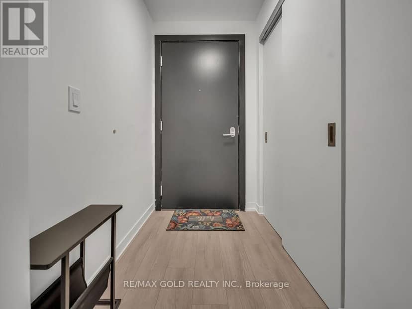 1405 - 5 Wellington Street — photo 18 of 40