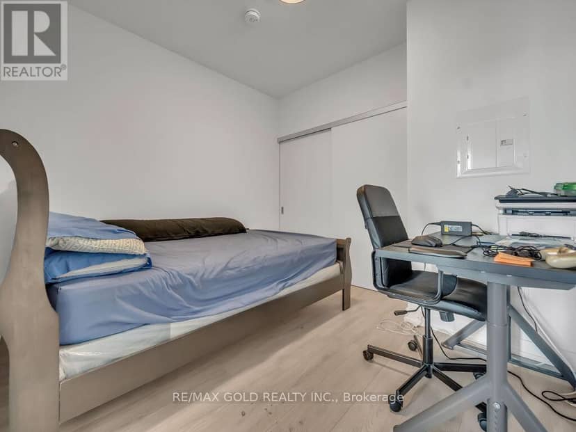 1405 - 5 Wellington Street — photo 38 of 40