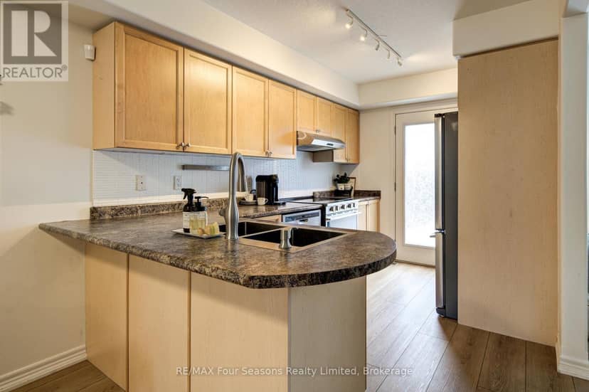 60 Barr Street — photo 10 of 40