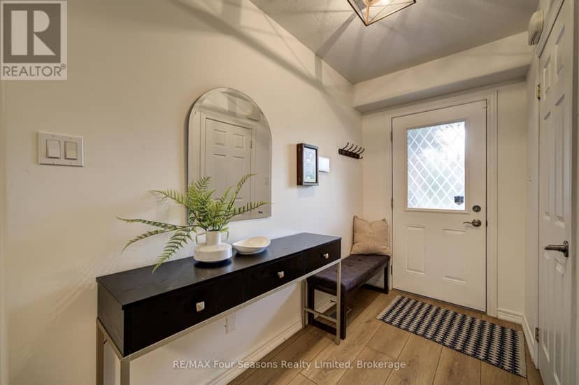 60 Barr Street — photo 3 of 40