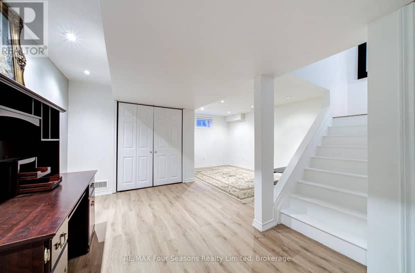 60 Barr Street — photo 33 of 40