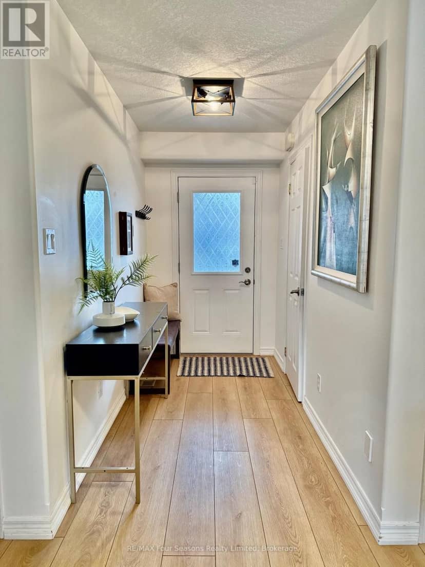 60 Barr Street — photo 4 of 40