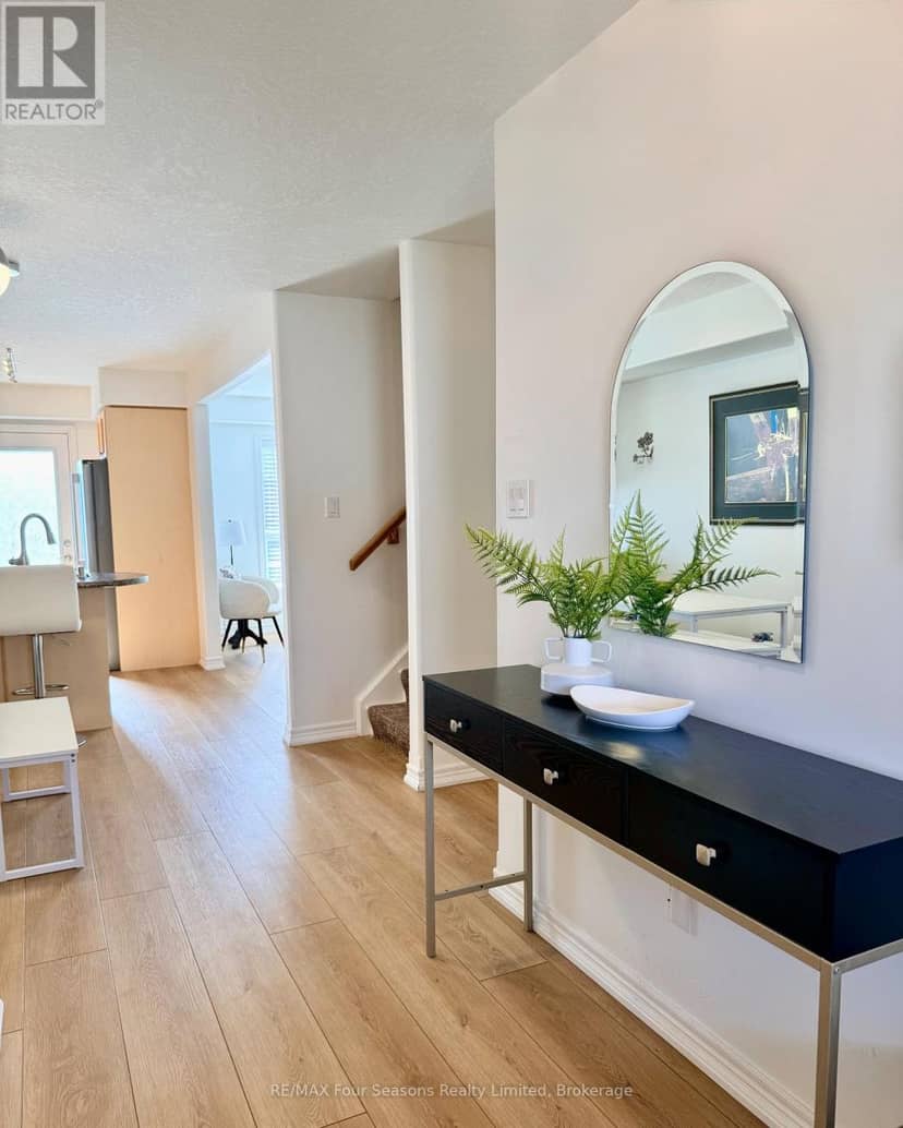 60 Barr Street — photo 5 of 40