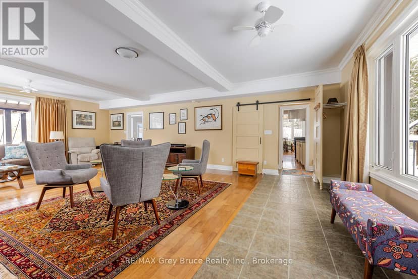 424 Huron Road — photo 13 of 40