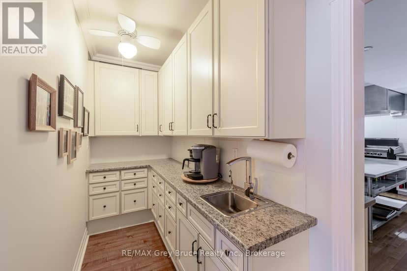 424 Huron Road — photo 21 of 40