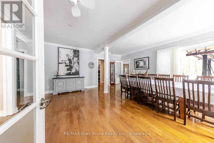 424 Huron Road — photo 6 of 40