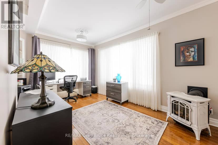 424 Huron Road — photo 8 of 40