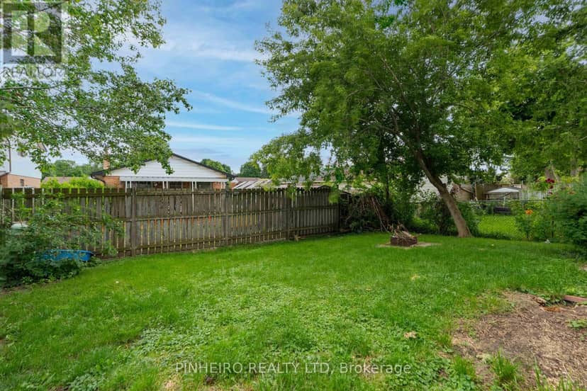 15 Villeneuve Crescent — photo 10 of 40