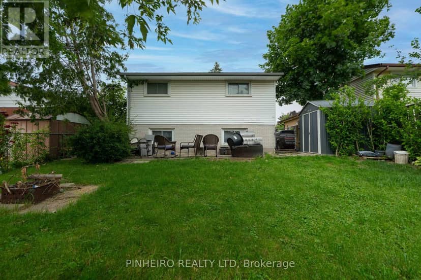 15 Villeneuve Crescent — photo 12 of 40