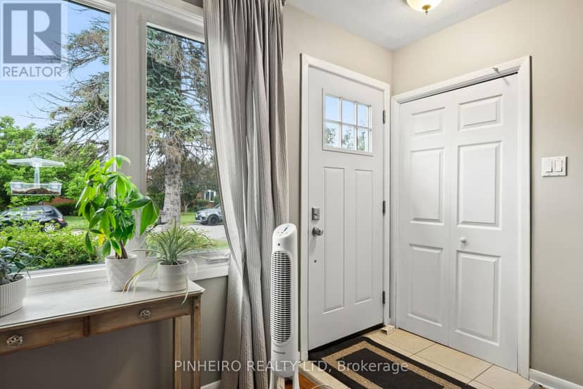 15 Villeneuve Crescent — photo 15 of 40