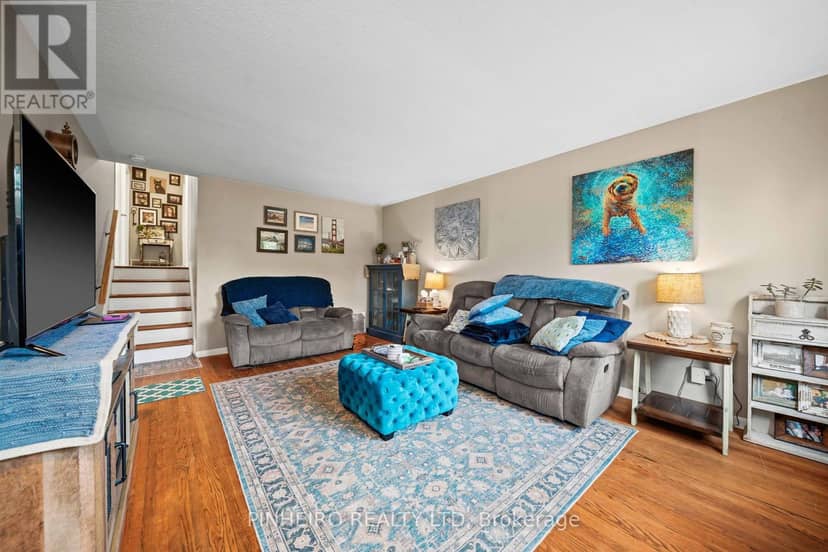 15 Villeneuve Crescent — photo 16 of 40