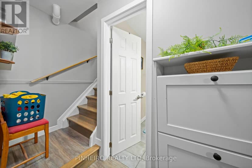 15 Villeneuve Crescent — photo 30 of 40