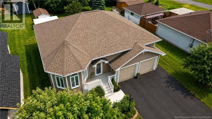 485 Rue Msgr Richard, Beresford, photo 6