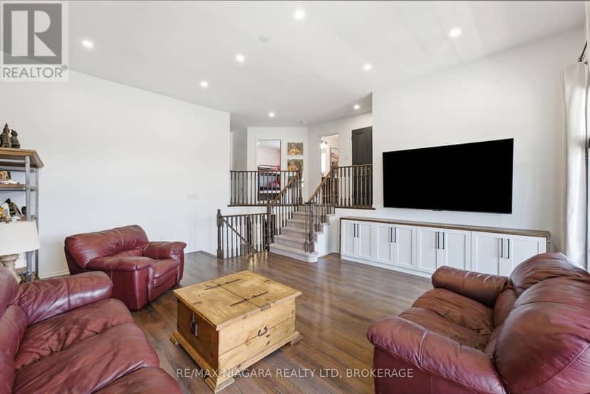 8571 Dogwood Crescent — photo 16 of 40