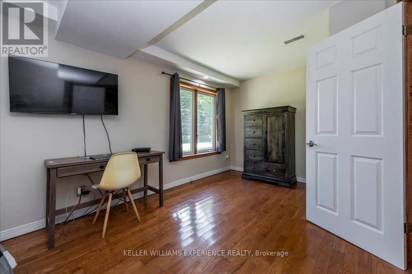 1512 Champlain Road — photo 13 of 40