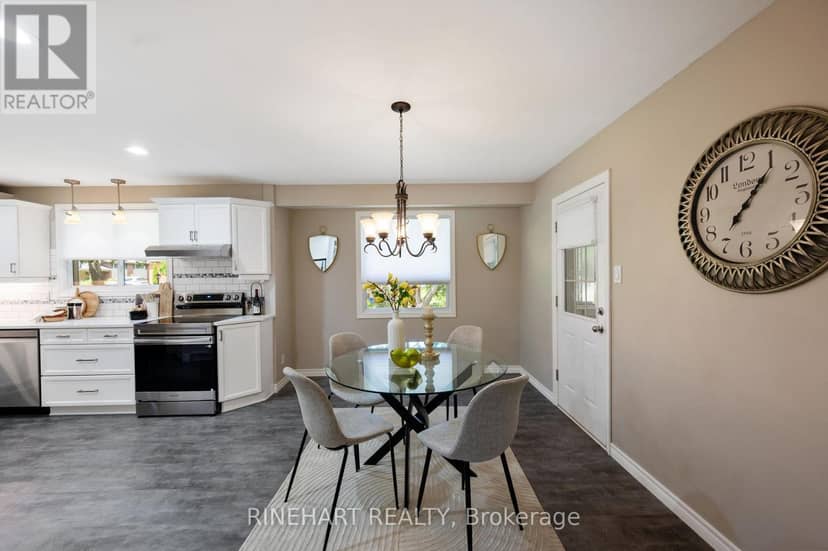 2 Lloyd Manor Crescent — photo 12 of 36
