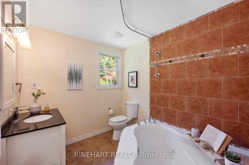 2 Lloyd Manor Crescent — photo 17 of 36
