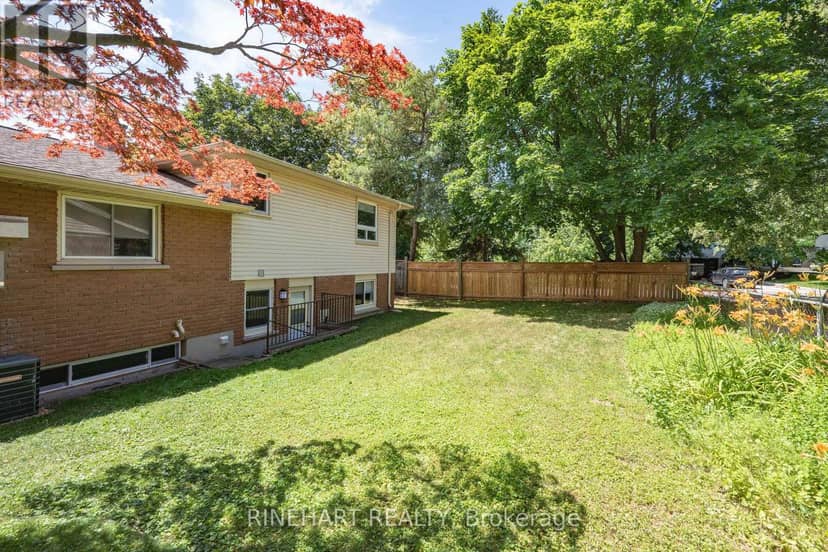 2 Lloyd Manor Crescent — photo 32 of 36