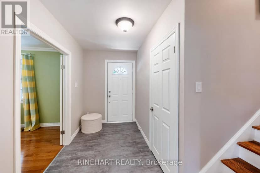2 Lloyd Manor Crescent — photo 6 of 36