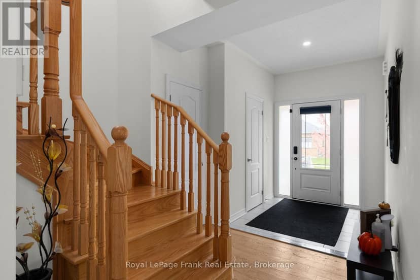 18 Stoddart Street — photo 10 of 40