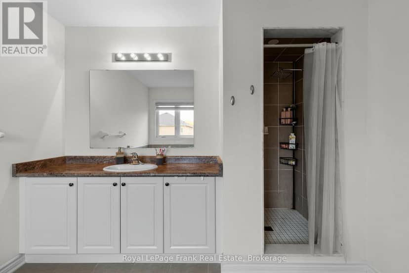 18 Stoddart Street — photo 40 of 40