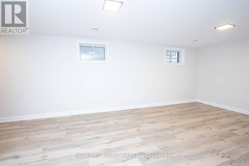 3909 Mitchell Crescent — photo 13 of 27